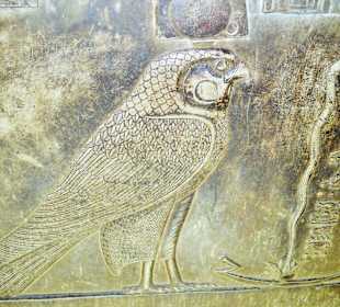 Барельеф на стене