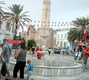 Medina / Platz vor der Großen Moschee / Ribat