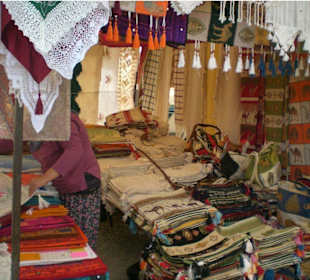 Stand mit Decken und Läufern (einer von vielen)