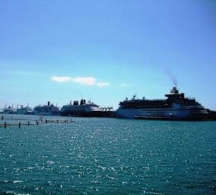 Blick auf den Kreuzfahrthafen
