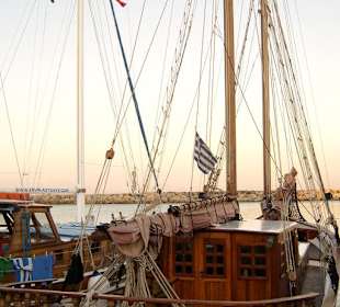 Hafen Kardemena, Ausflugsboot