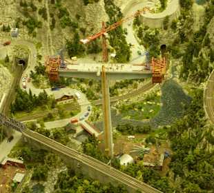 Bauarbeiten in luftiger Höhe