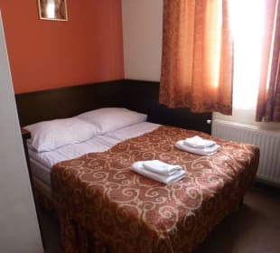 Doppelbett! ca 140 breit in Nische gedreht