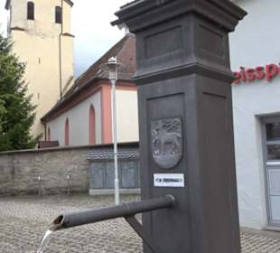 Gusseisener Brunnen Marktplatz Gülstein