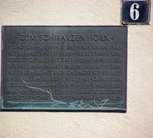 Bronzetafel "Zum schwarzen Horn"