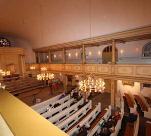 Blick von der Empore in das Kirchenschiff