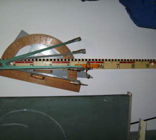 Kreidezirkel, Tafeldreieck, Lineal, Winkelmesser