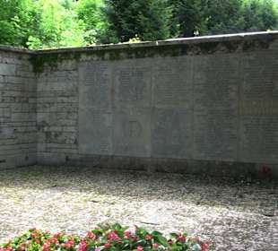 Gefallenendenkmal am Friedhof Holzhausen