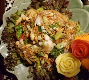 Gebratene vegetarische Nudeln 