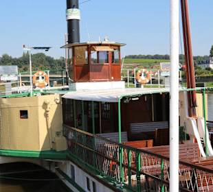 Schaufelraddampfer Krippen