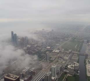 Wolken vom Lake Michigan kämpfen sich vor