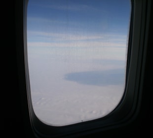 Ausblick vom Flugzeug aus beim Hinflug nach Ägypte