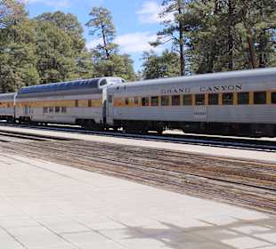 3 Waggons im Bahhof Grand Canyon