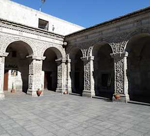 Innenhof Claustros de la Compania