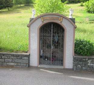 Der wunderschöne Bergort Stazzona