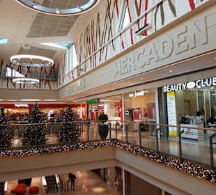 Gepflegtes Einkaufszentrum