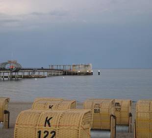Strand mit Seebrücke