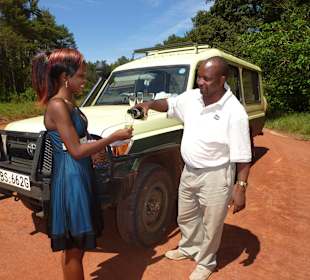 Das ist DM-Tours, Sekt am Ende der Safari