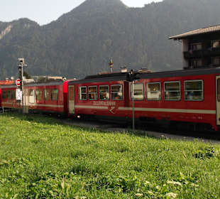 Zillertalbahn vor der Einfahrt in Schlitter