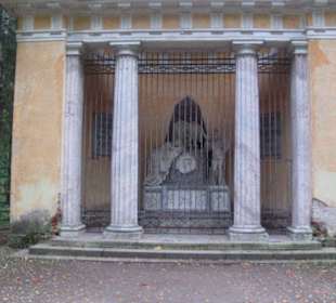 Parkanlage Pawlowsk - Denkmal für die Eltern