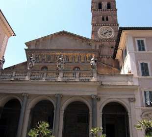 Die Kirche Santa Maria