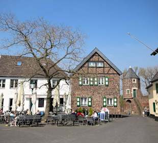 Das Schloss-Café Zons auf dem Schlossplatz