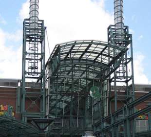 Blick auf den Haupteingang des Centro