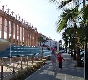 Palacio de Congresos - widok z ulicy 