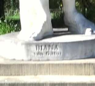 Statuen am Schlossplatz
