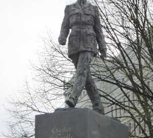 Denkmal für Charles de Gaulle in Warschau