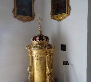 Ins Wignacourtmuseum im Anschluß der Katakomben