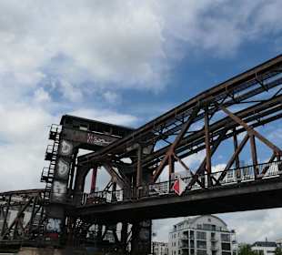 Bei einer Elbe-Schifffahrt in Magdeburg