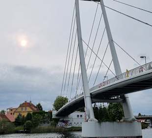 Die neue autofreie Brücke.