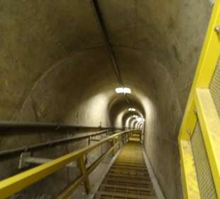 Tief nach unten, Rettungsgang