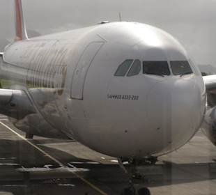 Air Emirates am Gate