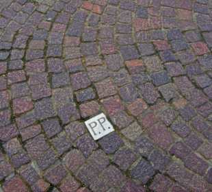 Im Boden eingebracht 