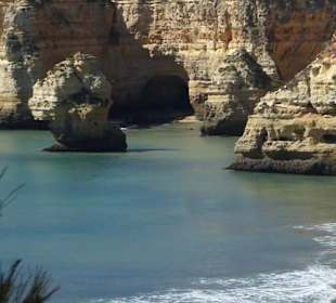 Steilküste und Strand Praia de Marinha