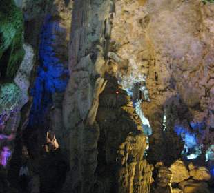 Illuminierte Grotte