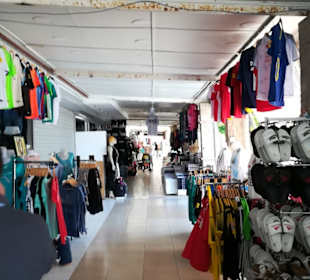 Shopping-Meile - ca. 500 Meter vom Hotel entfernt