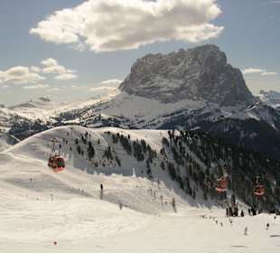 Skitour Sellaronda mit Blick auf den Langkofel