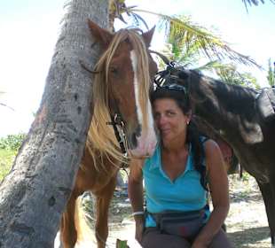 Gabi und Rocky bei Strandritt im April 2013