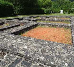 Rundgang durch die Ausgrabungsstätte