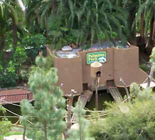 Eines der Gebäude im Park