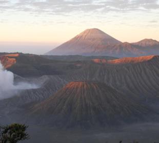Blick über Mt.Bromo zum Mt.Semeru