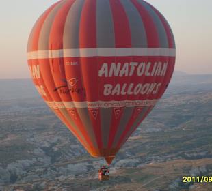 Lot balonem o wschodzie słońca