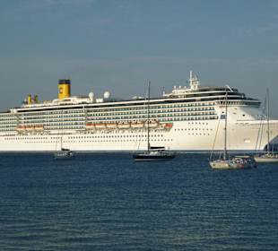 Kreuzfahrtschiff (2700 Passagiere)