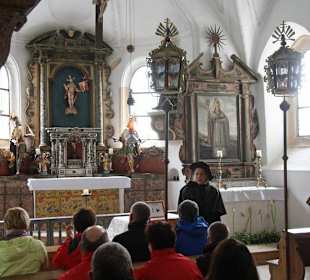 Tourstart mit verkleidetem Guide