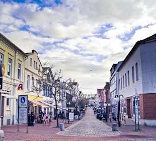 Дорога от вокзала к замку