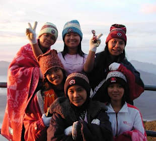 Indonesische Mädels am Mt. Bromo