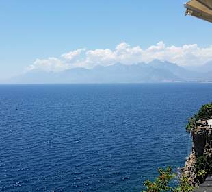 Ausblick beim Essen am Hafen von Antalya